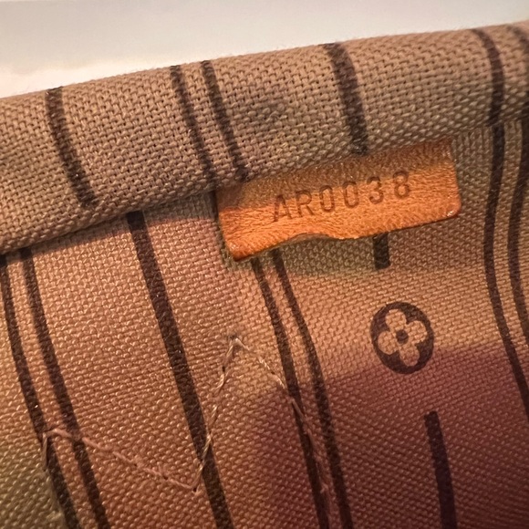 π«SOLDπ« Authentic Louis Vuitton Neverfull MM - Picture 11 of 16